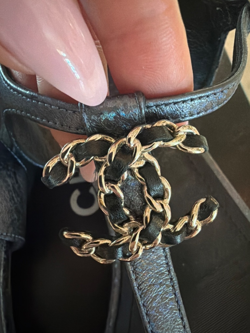 VINTAGE AUTHENTIC CHANEL THONG SANDALS - Picture 4 of 5